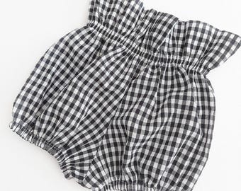 Mutandine a vita bassa con cintura in carta, a quadretti bianchi e neri