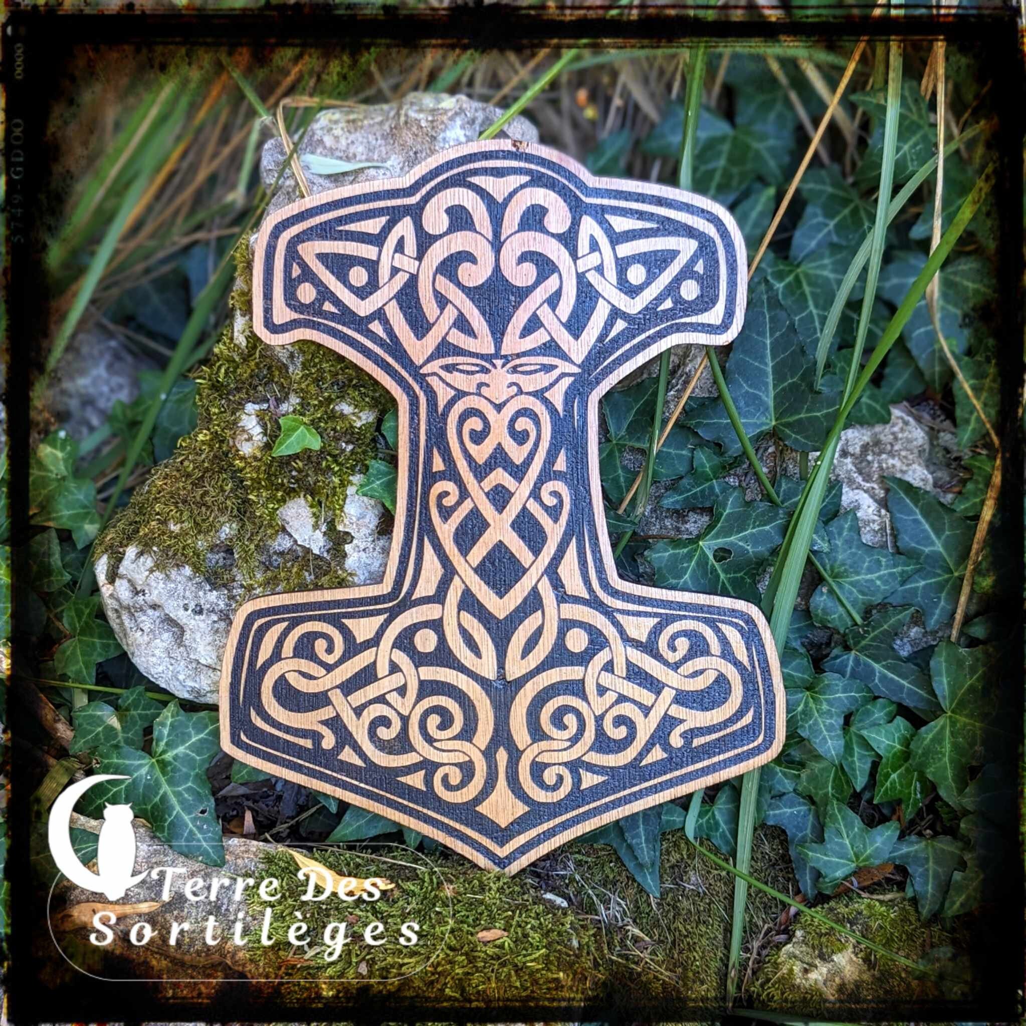 Mjolnir Thor's hammer engraving Celtic poplar wood Nordic magic gift idea natural magic pantheon Odin Icelandic magic Wicca hoodoo