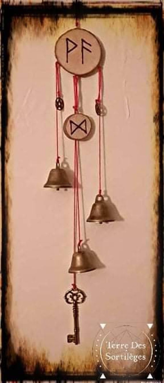 Cloche de Sorcière Rouge, Pyrogravé Runes Nordique, Carillon