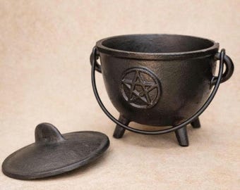 Cast iron pentacle cauldron with lid. Wiccan ritual, witchcraft, offerings, potions, spells, natural magic, esoteric tool. Gift idea.