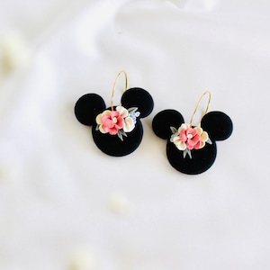 Créoles souris en argile | boucles d&#39;oreilles noires en pâte polymère | créoles fleuries en argile | Boucles d&#39;oreilles Halloween souris fleur en argile