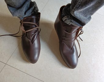 Mittelalterliche Wikinger-Lederstiefel - handgefertigte Reenactment-Stiefel & historische Schuhe für LARP, SCA-Kostüme