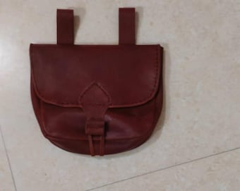Portamonete medievale in pelle con perle di vetro