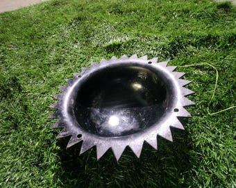 Escudo vikingo negro: cúpula de acero de 2 mm, lista para batalla, para uso medieval y recreaciones históricas.