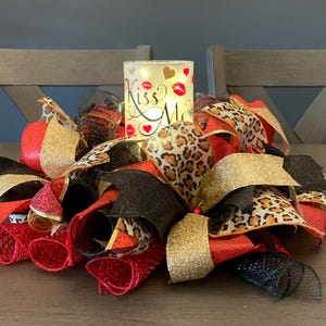 Pre-lit Valentine's Day Centerpiece, Heart Vase, Table Wreath, valentine table arrangement