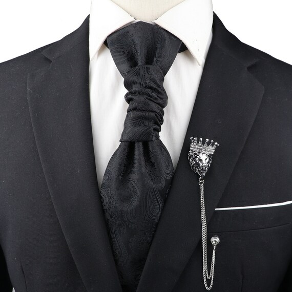 Tuxedo brooch 2024