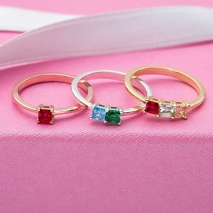 14K guldring med prinsesssten, personliga familjesmycken
