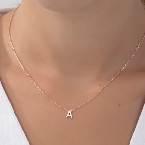 Cadeaux pour la fête des mères, collier prénom en or 14 carats, collier avec breloques initiales personnalisé, pendentifs initiales en or massif 18 carats, cadeau pour grand-mère