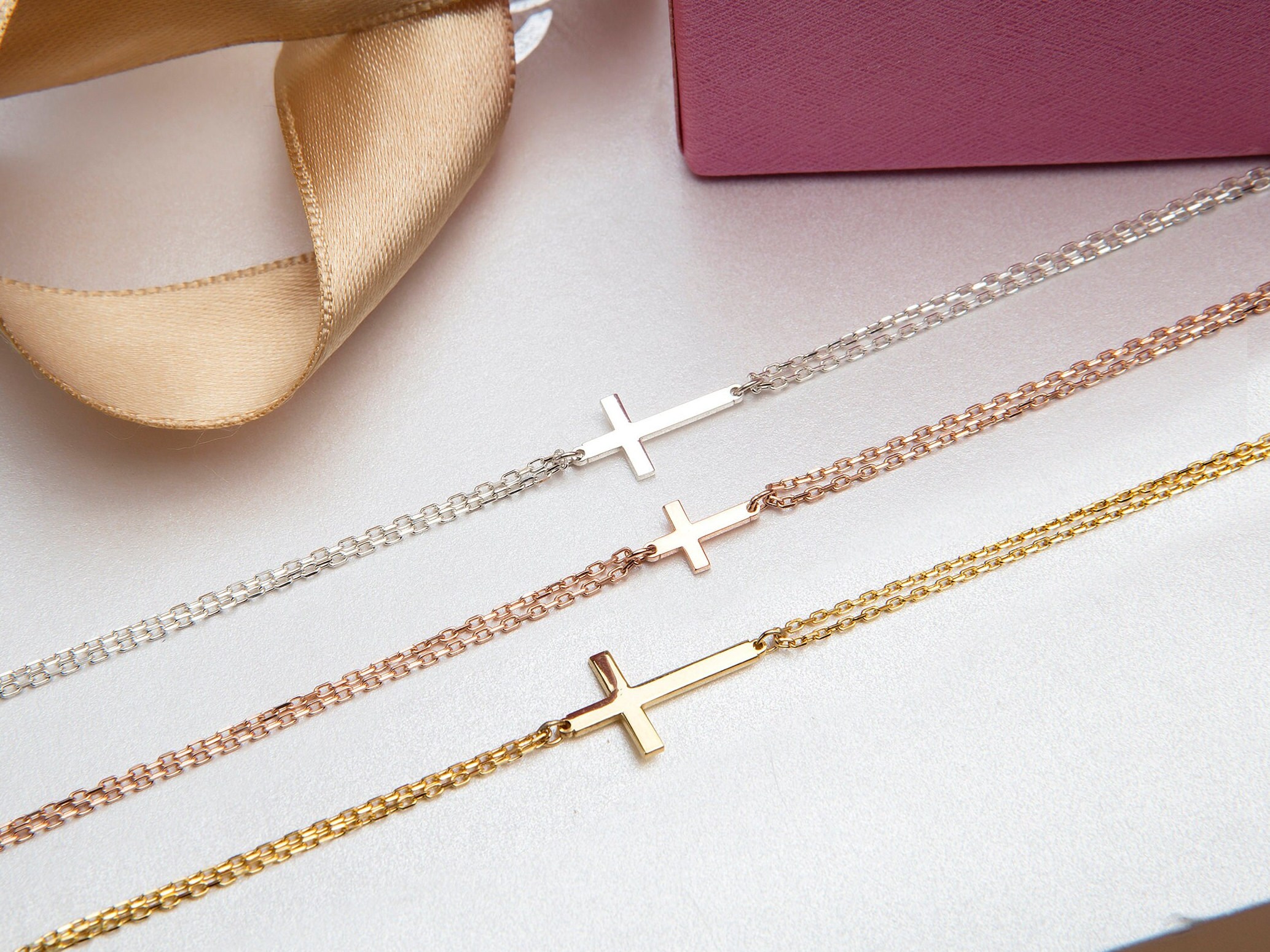 Pulseras de cruz de oro macizo de 14 quilates, regalos para mamá, pulseras de cruz de oro de 18 quilates para mujer, joyería religiosa, regalos para ella, el mejor regalo para madres.
