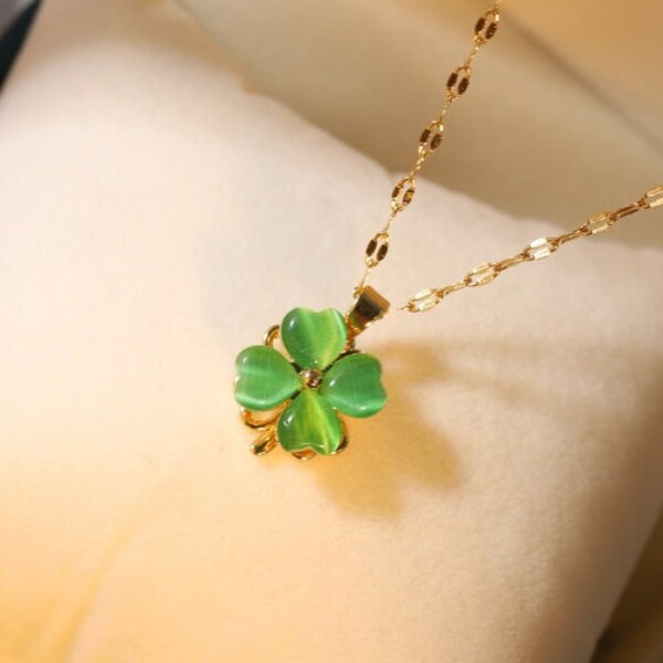 Clover Necklace - Etsy