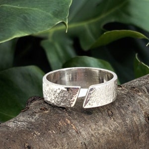 SPARKLING OPEN RING in 925 Silver