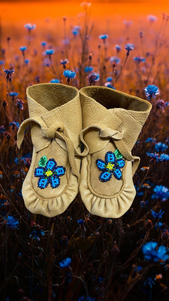 Ojibwe moccasins for sale deals