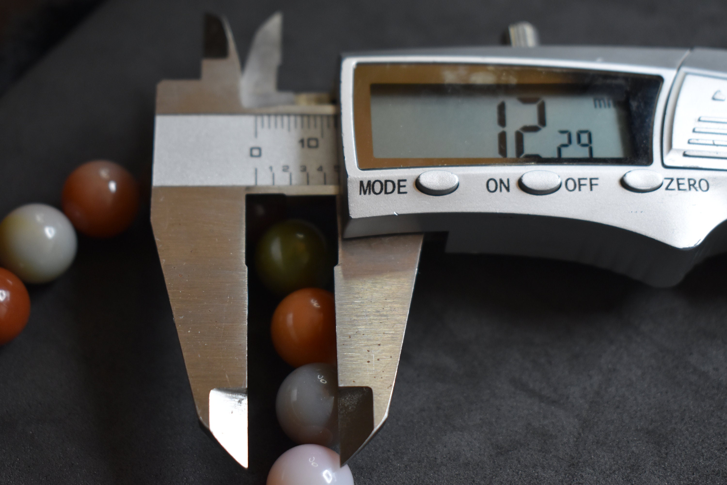 High Value Old Mine Yan Yuan Agate Stretch Bracelet, 12mm+