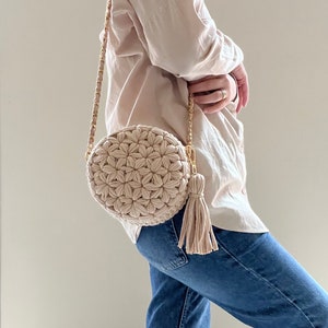 Beige Crochet Round Crossbody Bag Handwoven Macaron Cute Capri Circle Mini Purse Premium Wedding Party Luxury Handknitted Round Bag Zipper