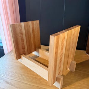 Soporte de madera hecho a mano para discos de vinilo / Exhibidor de álbumes LP