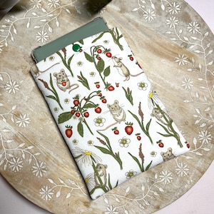 Kindle Paperwhite Sleeve Padded E-Reader Cover with Snap Mouse and Strawberry Print