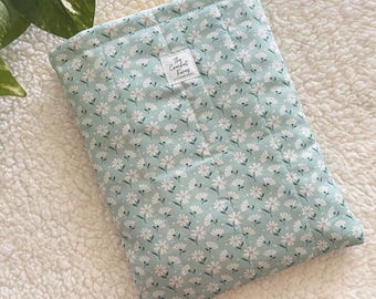 Quiltad bokomslag pocketbokskydd grönt blommönster