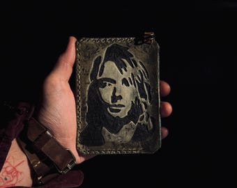 portefeuille en cuir artisanal avec motif « Nirvana », portefeuille fait main, nirvana, kurt cobain