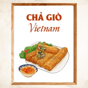 Puede incluir: Una impresión enmarcada que presenta una colorida ilustración de rollitos de primavera vietnamitas, servidos con una salsa. El texto "CHẢ GIÒ Vietnam" se muestra en rojo. La comida está en un plato blanco con lechuga.