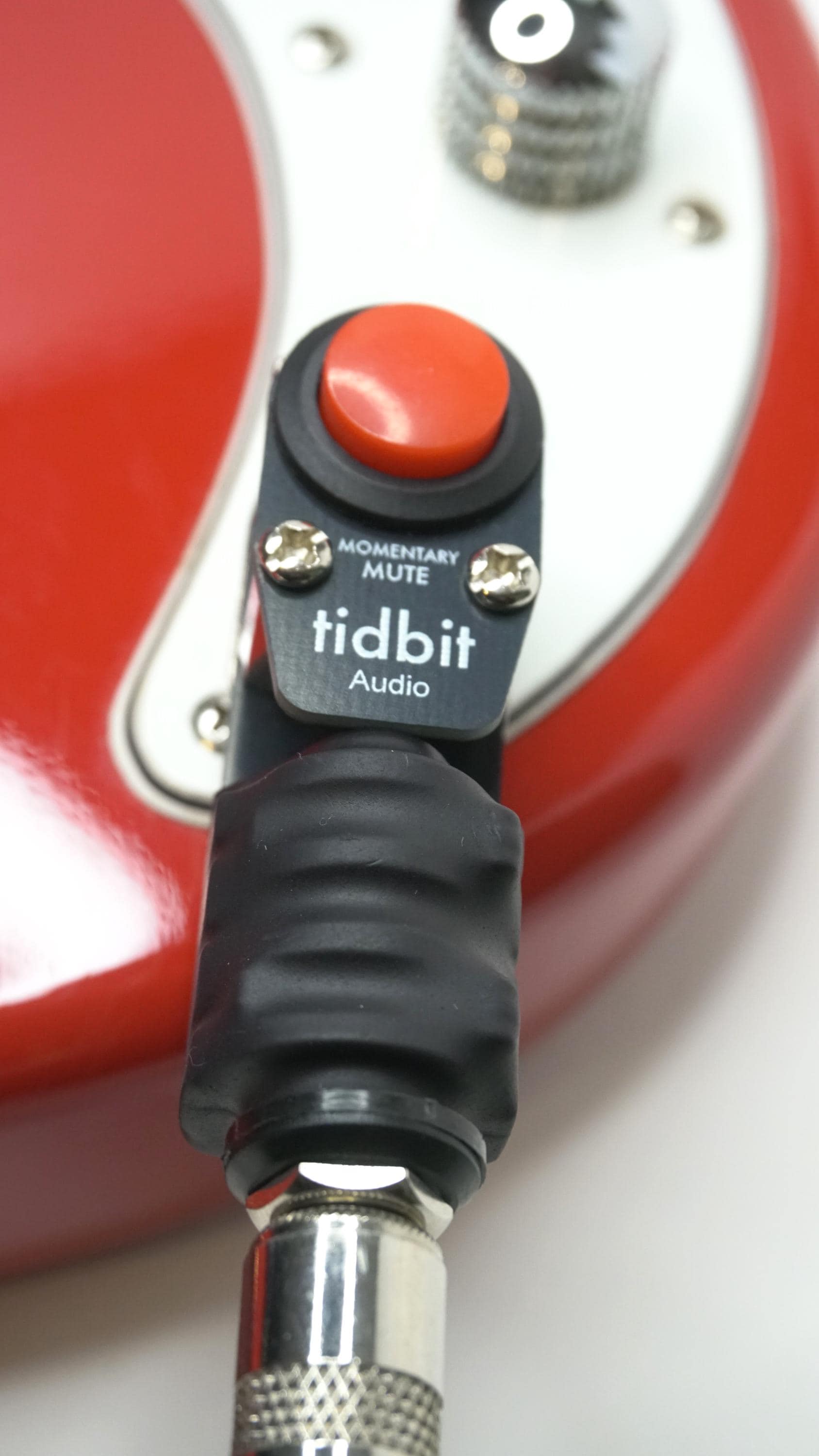 Arcade-style Guitar Kill-switch: Mono Mute, Right Angle Plug