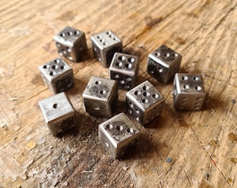 Handgemaakte metalen dobbelstenen 16 mm massief stalen smid dobbelstenen, steampunk gokken koper goud messing vader cadeau echtgenoot cadeau