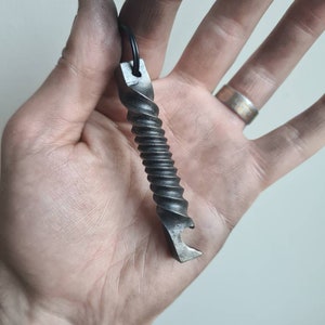 Apribottiglie portachiavi in acciaio intrecciato portachiavi vortice portachiavi ciondolo borsa fabbro immagine 1