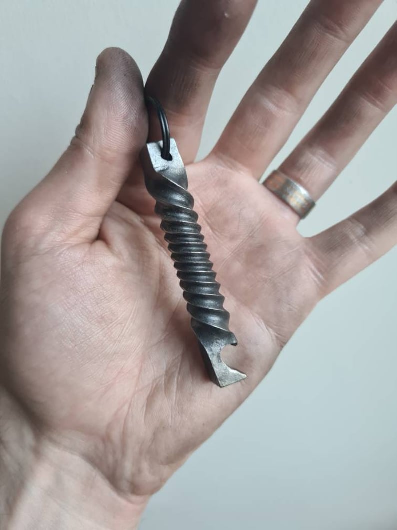 Apribottiglie portachiavi in acciaio intrecciato portachiavi vortice portachiavi ciondolo borsa fabbro immagine 1