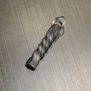 Blacksmith keychain twisted steel keyring wheat twist keyfob bag charm