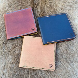 Cartera de piel de dos pliegues, personalizada, hecha a mano, 100 % piel natural, cosida a mano. Cartera de piel curtida vegetal para hombre.