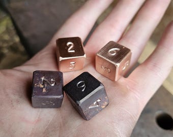 Handgemaakte metalen dobbelstenen 15 mm massief koperen smid dobbelstenen numerieke steampunk gokken staal messing vaders cadeau echtgenoot
