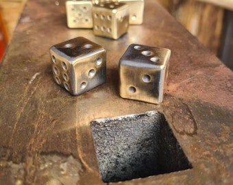 Dados artesanais de latão, 20 mm, dados de ferreiro em latão maciço, estilo steampunk, para jogos de azar, em aço, cobre e ouro, presente para pais e maridos.