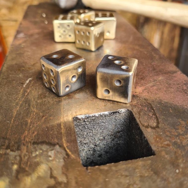 Handgemaakte messing dobbelstenen 20 mm massief messing smid dobbelstenen steampunk gokstaal koper goud vaders cadeau echtgenoot