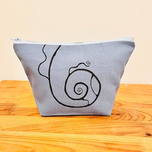 Bolsa grande com zíper - Feita e pintada à mão - Bolsa com forro interno - Tecido de lona azul claro - ideias de presentes para ela