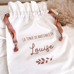 Pochon tenue de naissance personnalisé (lien coulissant ruban)