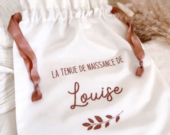 Pochon tenue de naissance personnalisé (lien coulissant ruban)