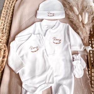 Pyjama bébé personnalisé en velours/Bonnet personnalisé/Body croisé personnalisé/ tenue de naissance prénom/ pochon naissance prénom
