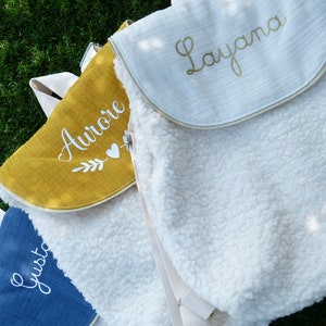 Sac à dos rentrée personnalisé bleu peluche double gaze BIO nounou école maternelle crèche sport doudou enfant