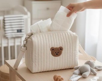 Borsa organizer per pannolini trapuntata / Custodia da viaggio con orsetto e coniglietto ricamati, accessorio essenziale per neonati