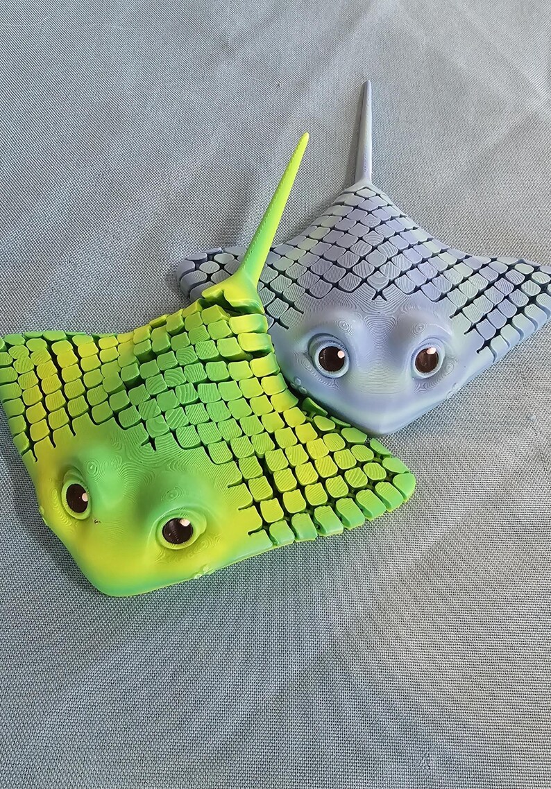 Ray Fidget Articulated Manta Ray, Fidget Toy, Stress Toy, Dragon Toy, Desk Toy ...
