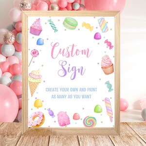 Puede incluir: Un letrero enmarcado con un borde de madera clara, con las palabras "Custom Sign" en una fuente caprichosa. El letrero está decorado con ilustraciones de acuarela de varios dulces, incluyendo cupcakes, piruletas y conos de helado. El texto de abajo dice "CREATE YOUR OWN AND PRINT AS MANY AS YOU WANT."