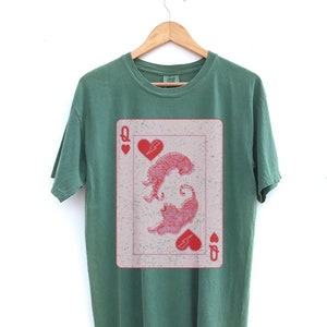 Queen Of Hearts mit Tigers Vintage Vibe Comfort Colors Graphic Tee