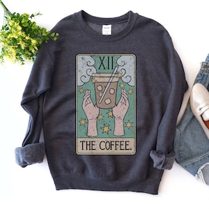 La sudadera Vintage Vibe Crewneck de la carta del tarot del café, la sudadera de moda Iced Coffee Lovers
