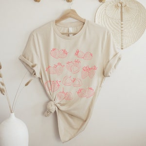 Strawberry Shirt, Cute Cottagecore Aesthetic Strawberries Graphic tee