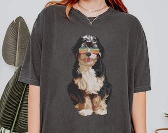 Camiseta retro Bernedoodle con gafas de sol, colores cómodos, camiseta con dibujo, camiseta retro para perro, camiseta de mamá peluda, regalo para mamá perruna
