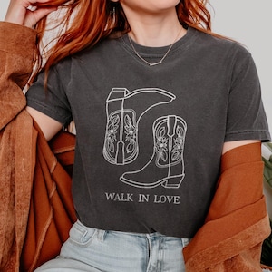 Leuke cowboylaarzen shirt cadeau voor cowgirl landelijke stijl T-shirt westerse esthetiek inspirerende zuidelijke gezegde tshirt positief citaat Tee