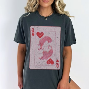 Queen Of Hearts mit Tigers Vintage Vibe Comfort Colors Graphic Tee