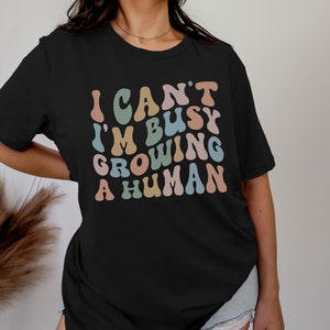 No puedo, estoy ocupada haciendo crecer un ser humano, divertida camiseta de embarazo, camiseta de revelación de embarazo, camiseta de anuncio sorpresa, regalo para futura mamá, camiseta de embarazada