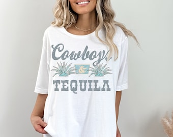 Camiseta com estampa vintage Vibe Cowboys e Tequila