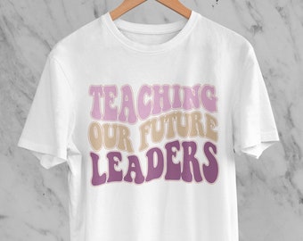 Lehre unsere zukünftigen Führer Retro Vibe Graphic Tee