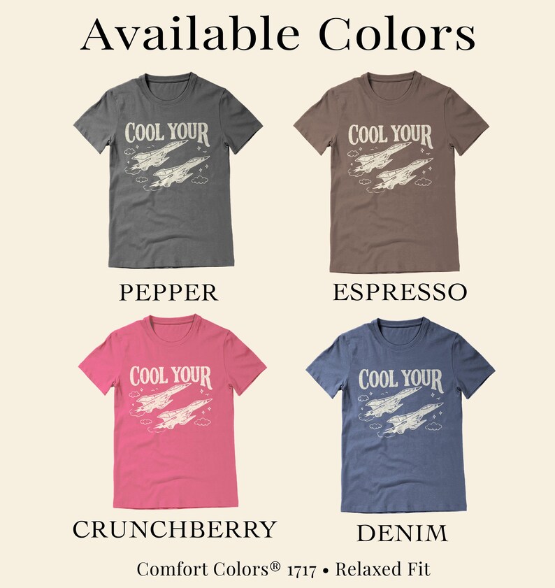 Puede incluir: Cuatro camisetas de manga corta en colores pimienta, espresso, crunchberry y denim. Cada camiseta presenta el texto "COOL YOUR" sobre un gr&aacute;fico de dos aviones. Las camisetas son Comfort Colors&reg; 1717 y Relaxed Fit.